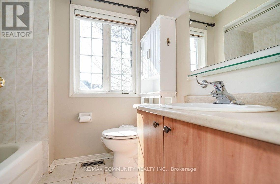 2 Oglevie Drive, Whitby, ON photo 22