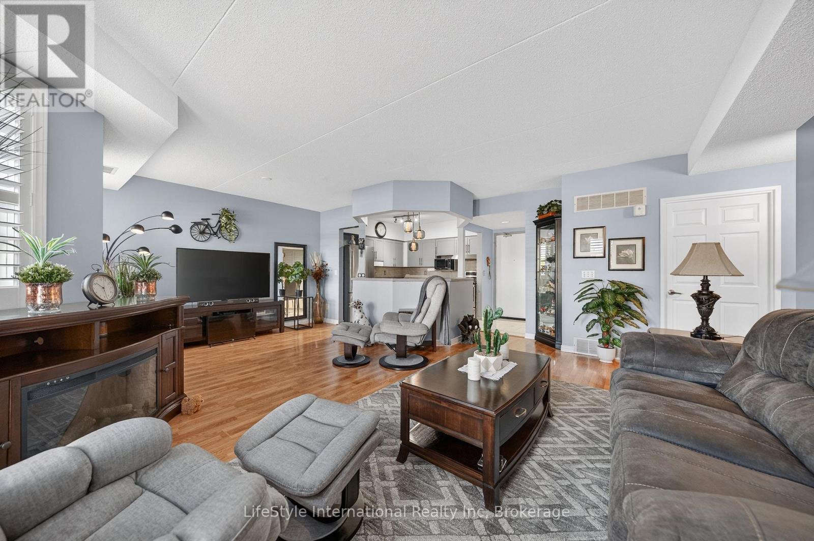 #104 208 SILVERCREEK PARKWAY N - Image 15
