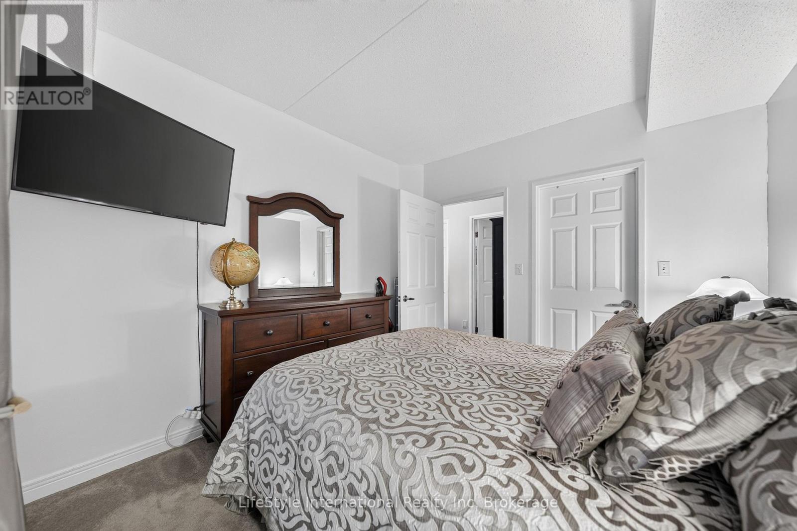 #104 208 SILVERCREEK PARKWAY N - Image 17