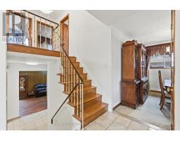 Living room - 7566 Netherwood Road, Mississauga, ON L4T2N9 Photo 9