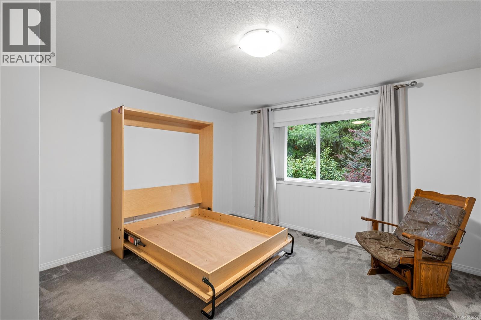 1730 Sangster Cres - 32