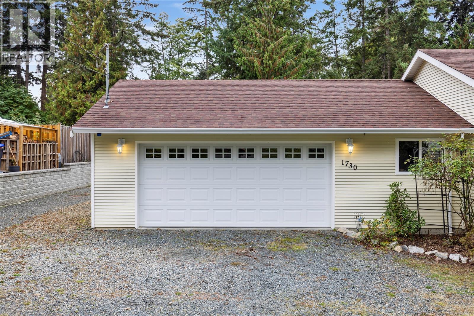 1730 Sangster Cres - Image 38