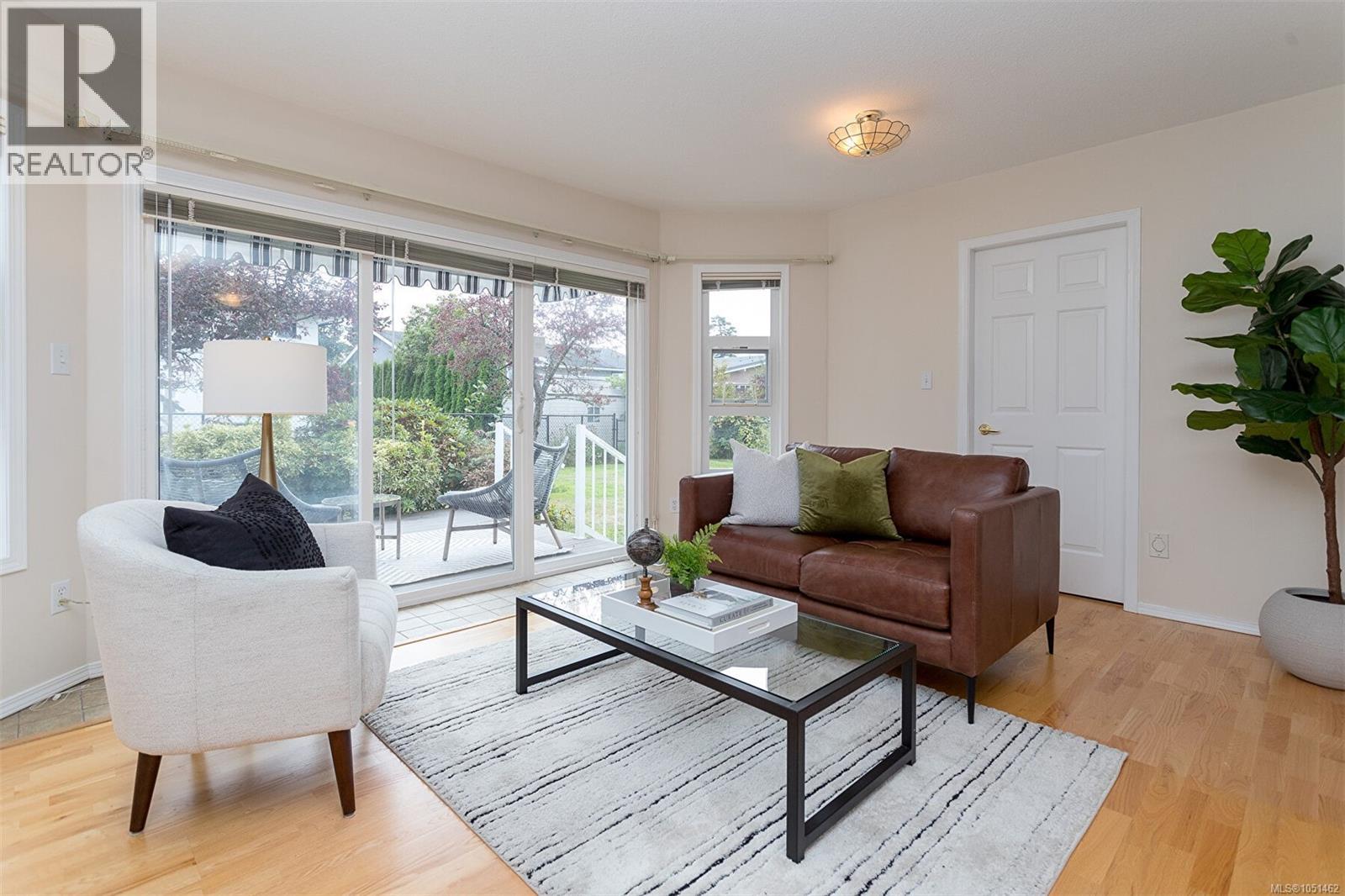 1679 Freeman Ave - 11