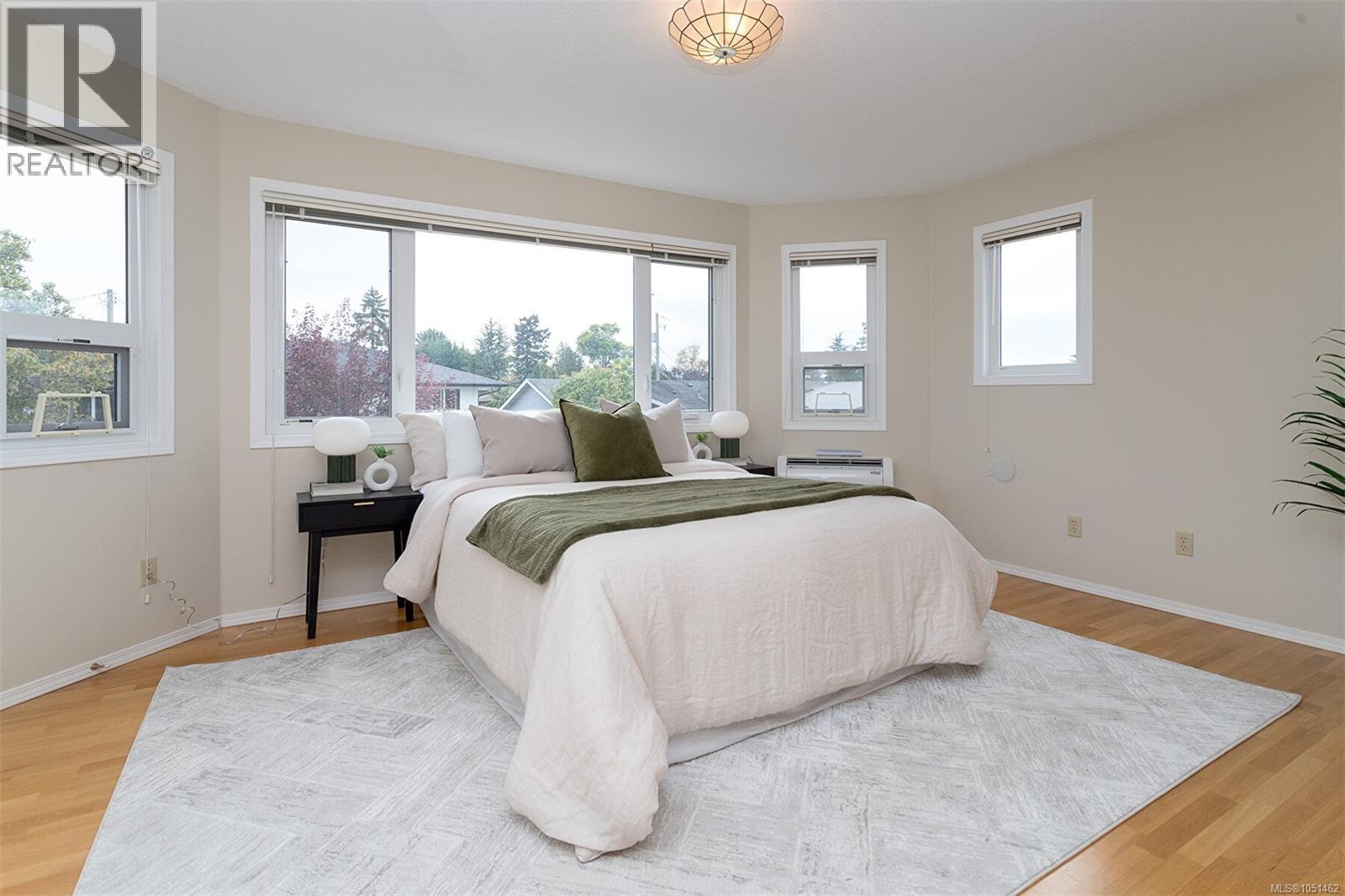 1679 Freeman Ave - Image 14