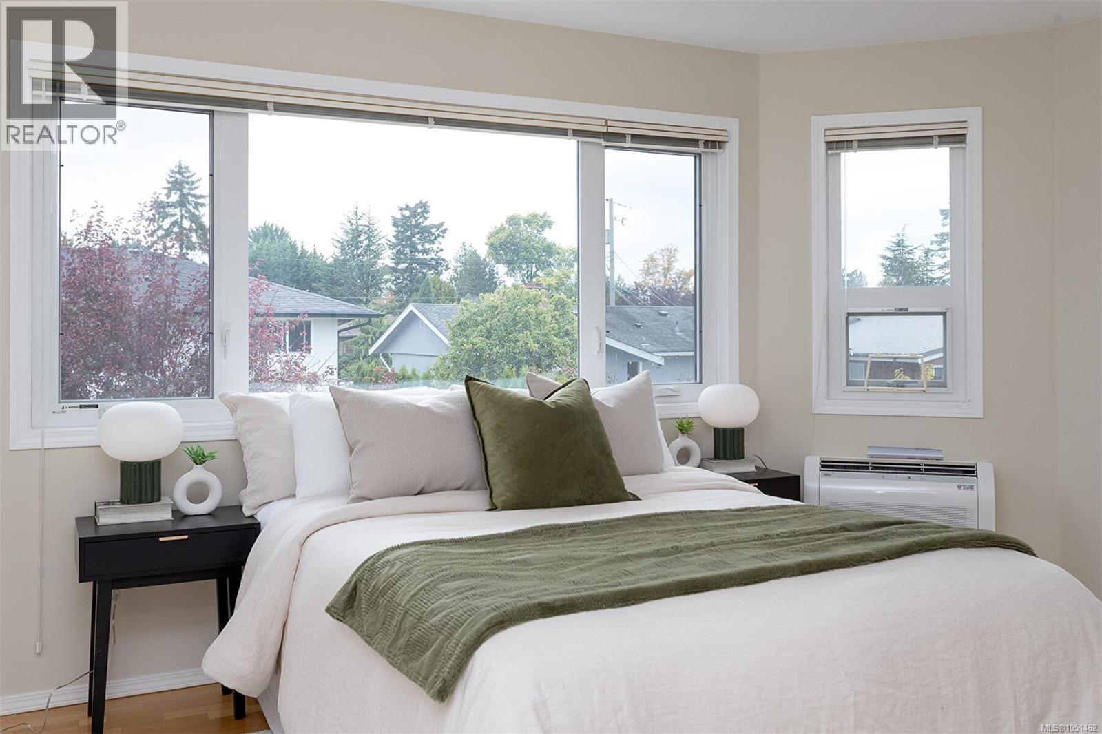 1679 Freeman Ave - 16
