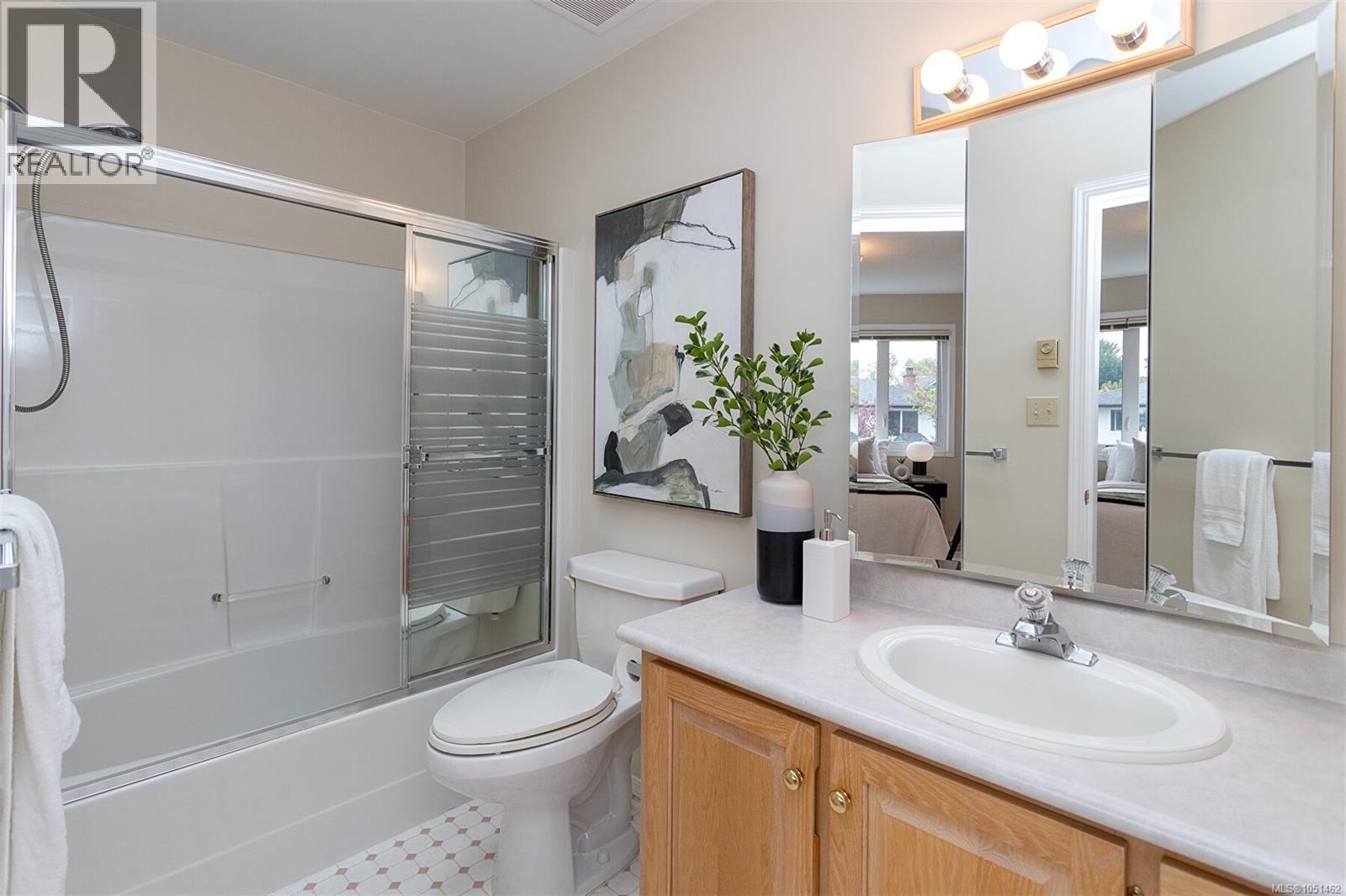 1679 Freeman Ave - 18