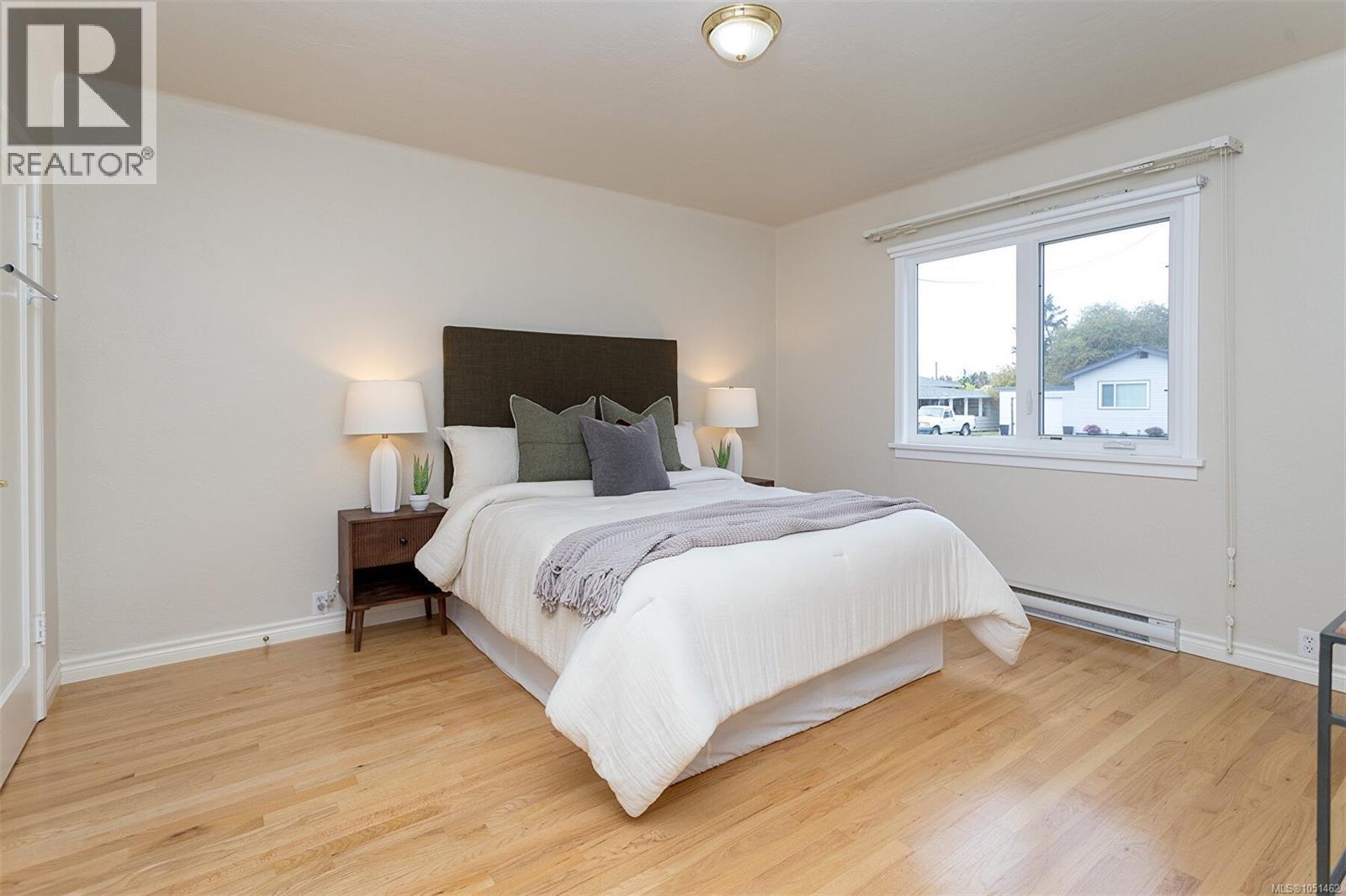 1679 Freeman Ave - Image 19