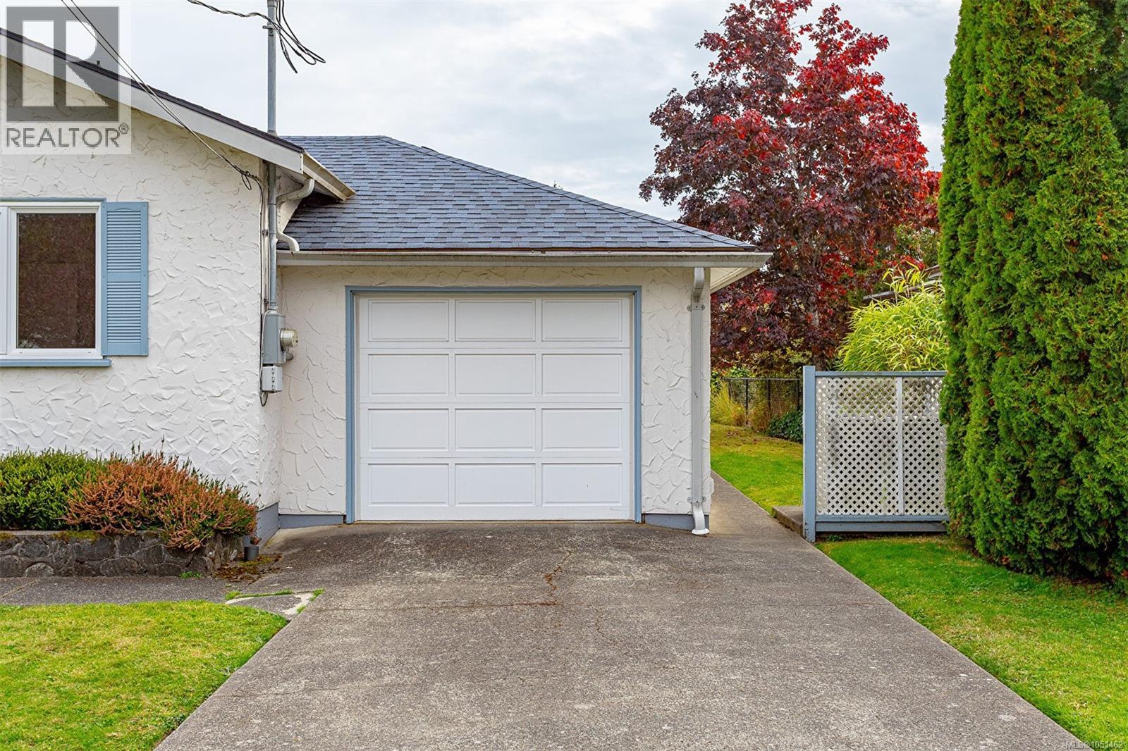 1679 Freeman Ave - 2