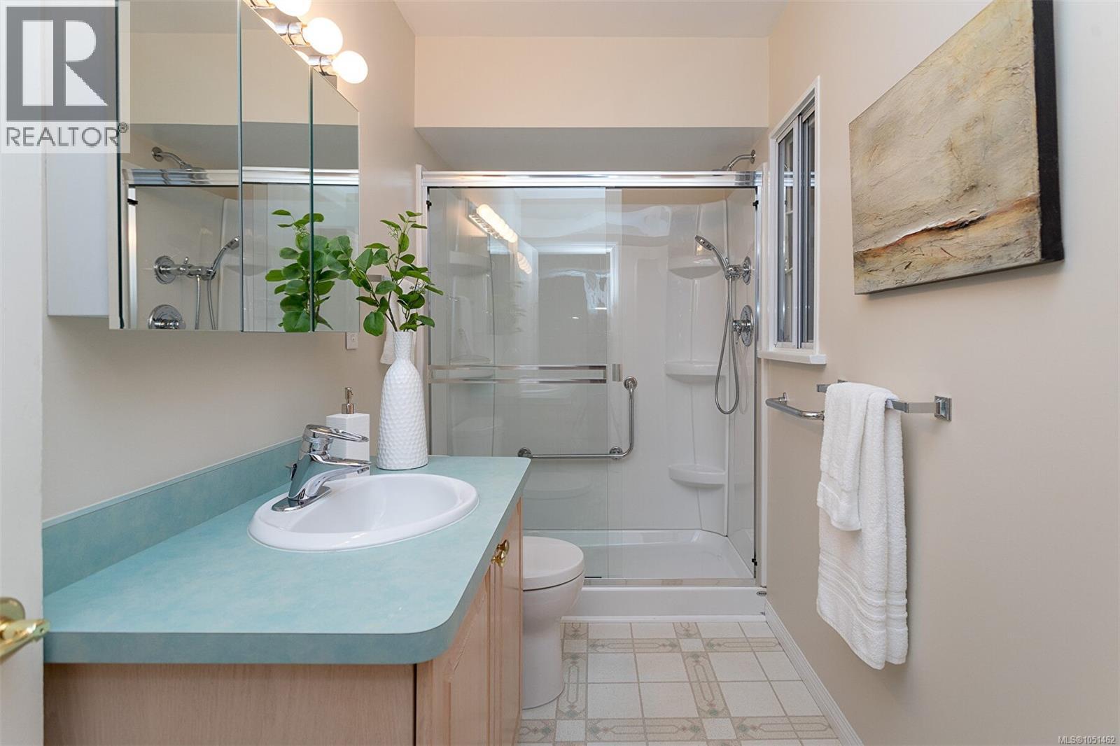1679 Freeman Ave - Image 21