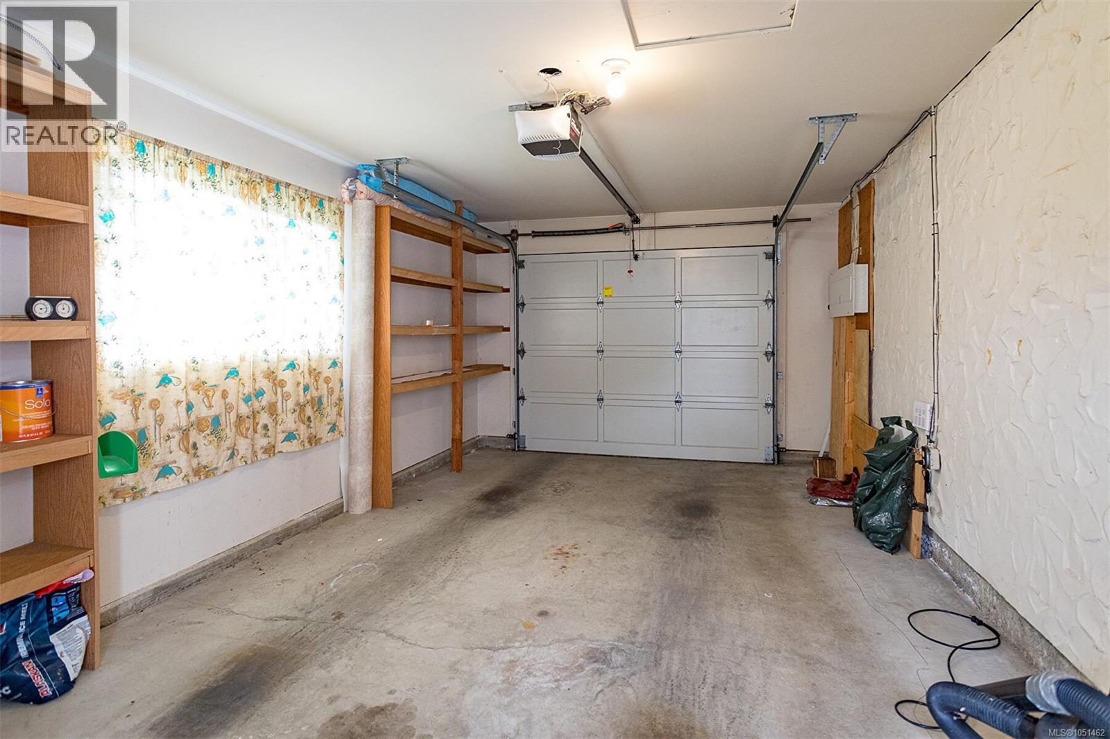 1679 Freeman Ave - 25
