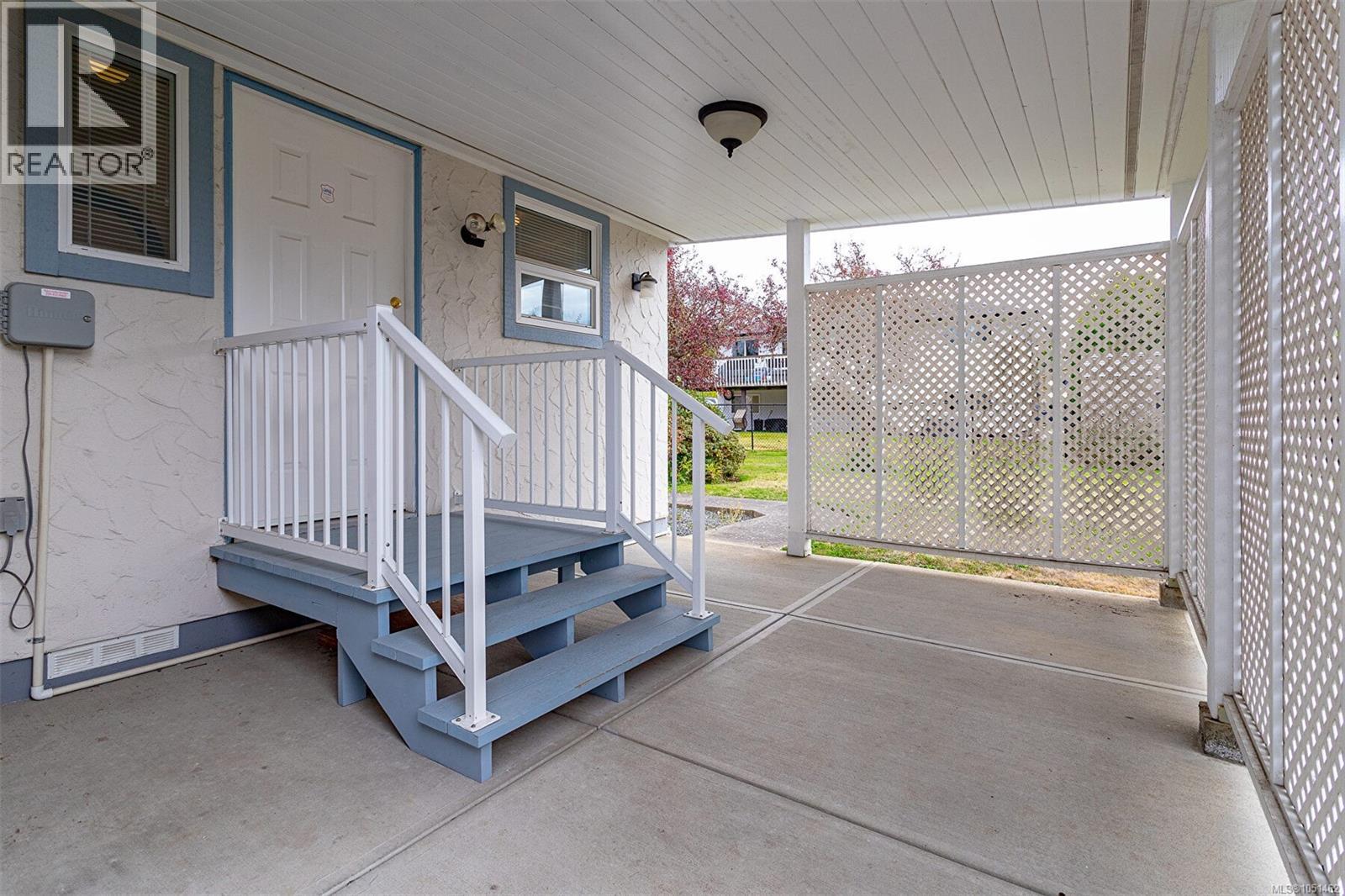 1679 Freeman Ave - 26