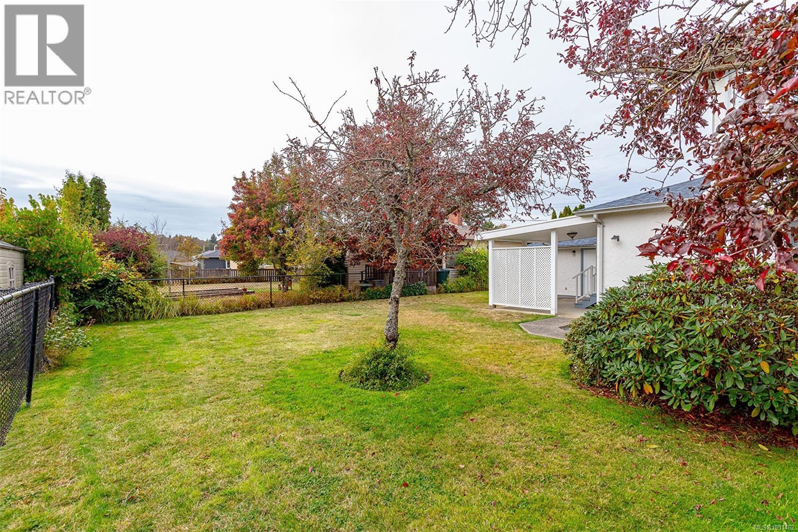 1679 Freeman Ave - Image 30