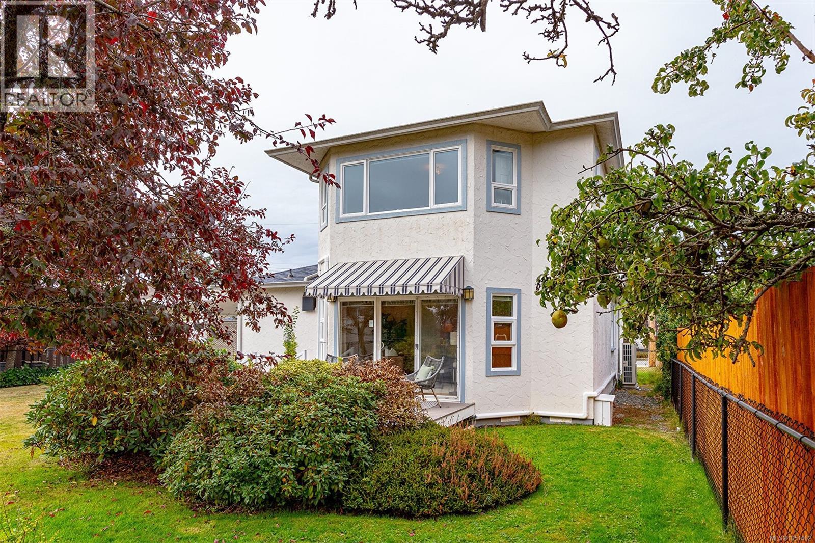 1679 Freeman Ave - Image 31