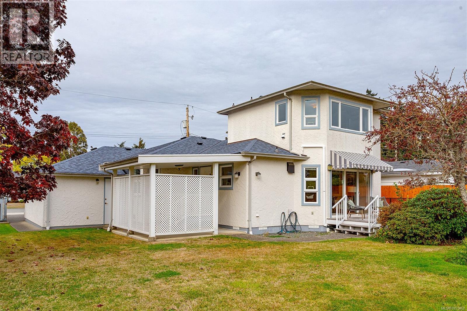 1679 Freeman Ave - Image 32