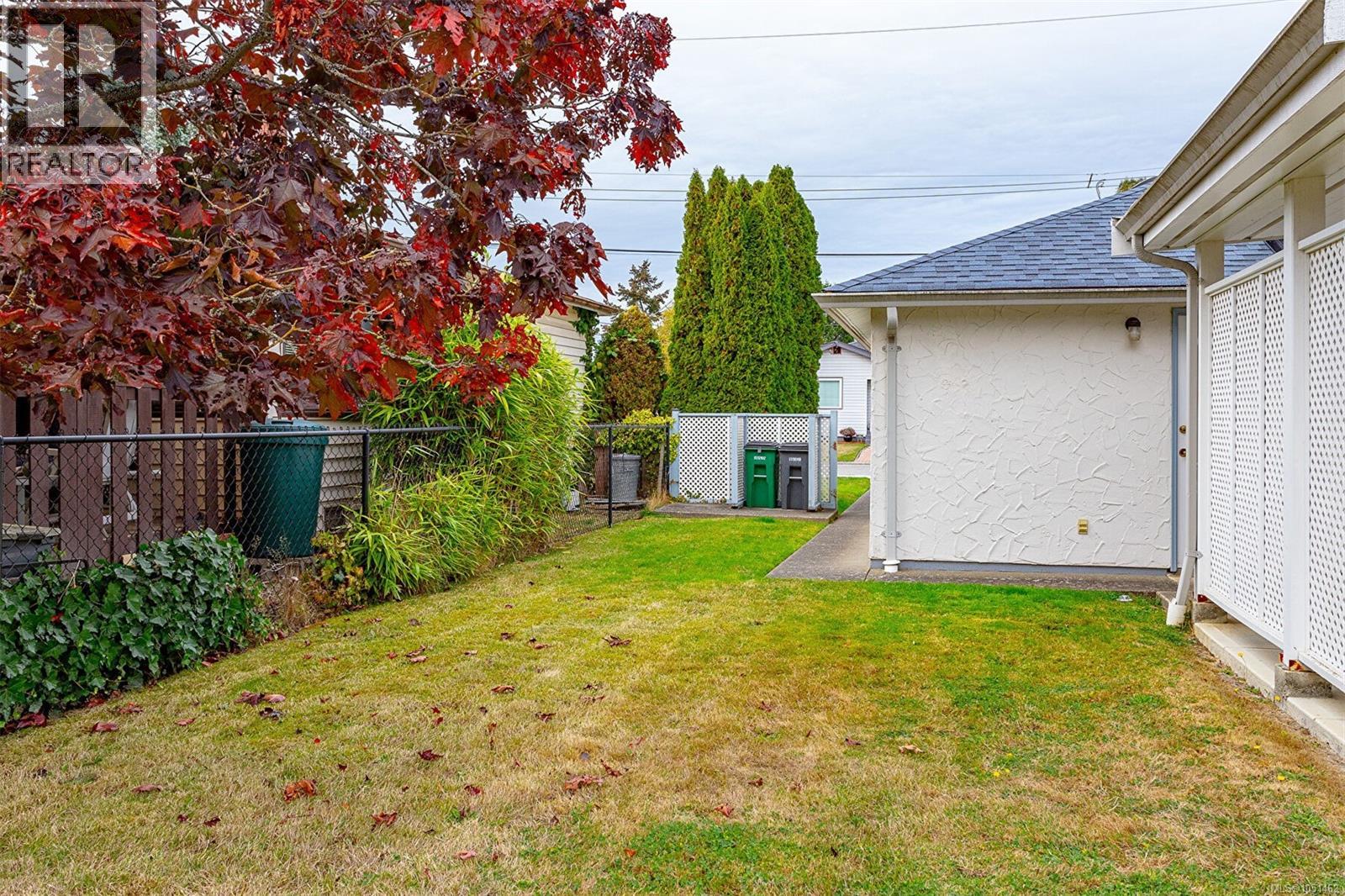1679 Freeman Ave - 33