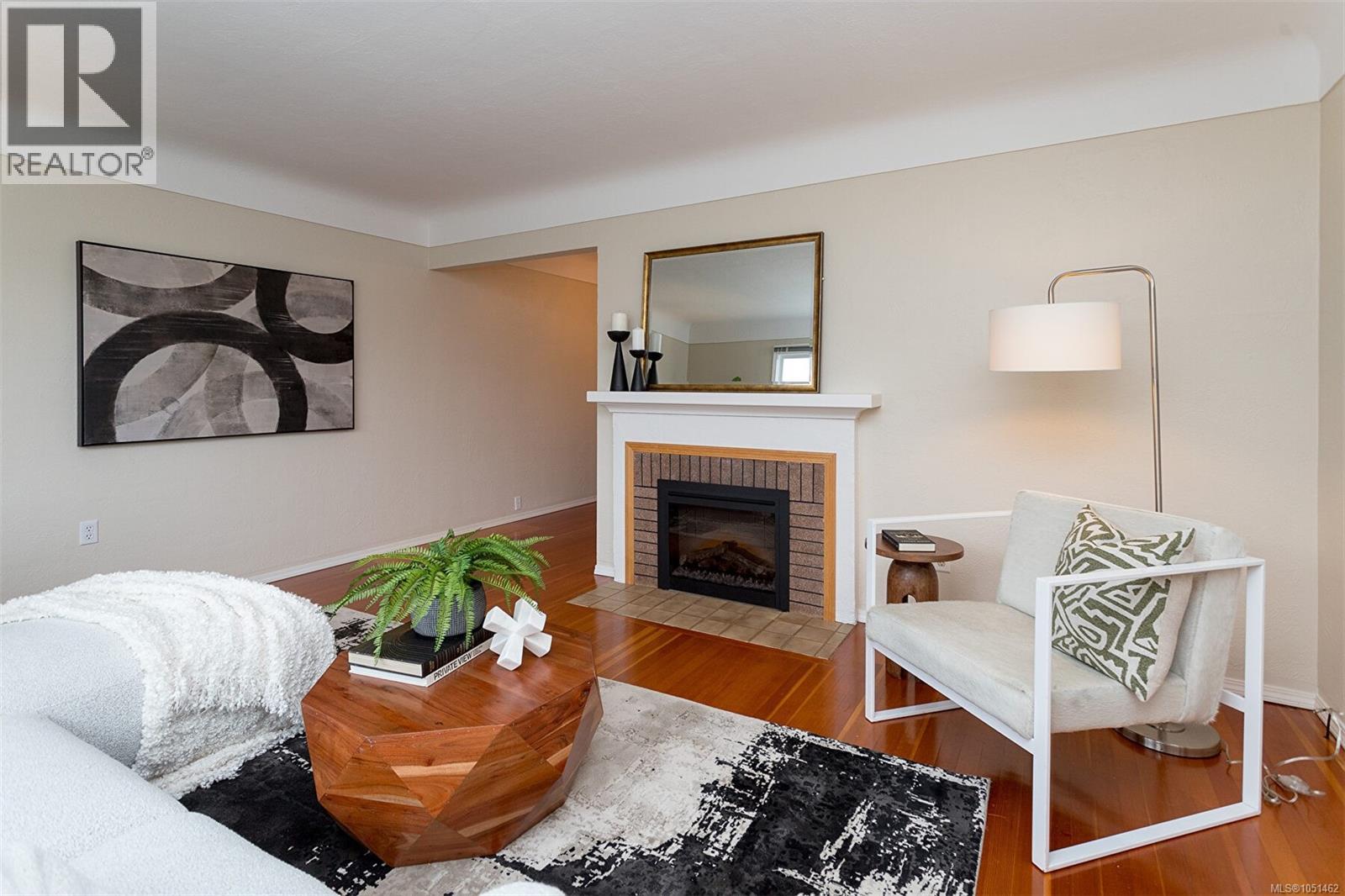 1679 Freeman Ave - Image 4