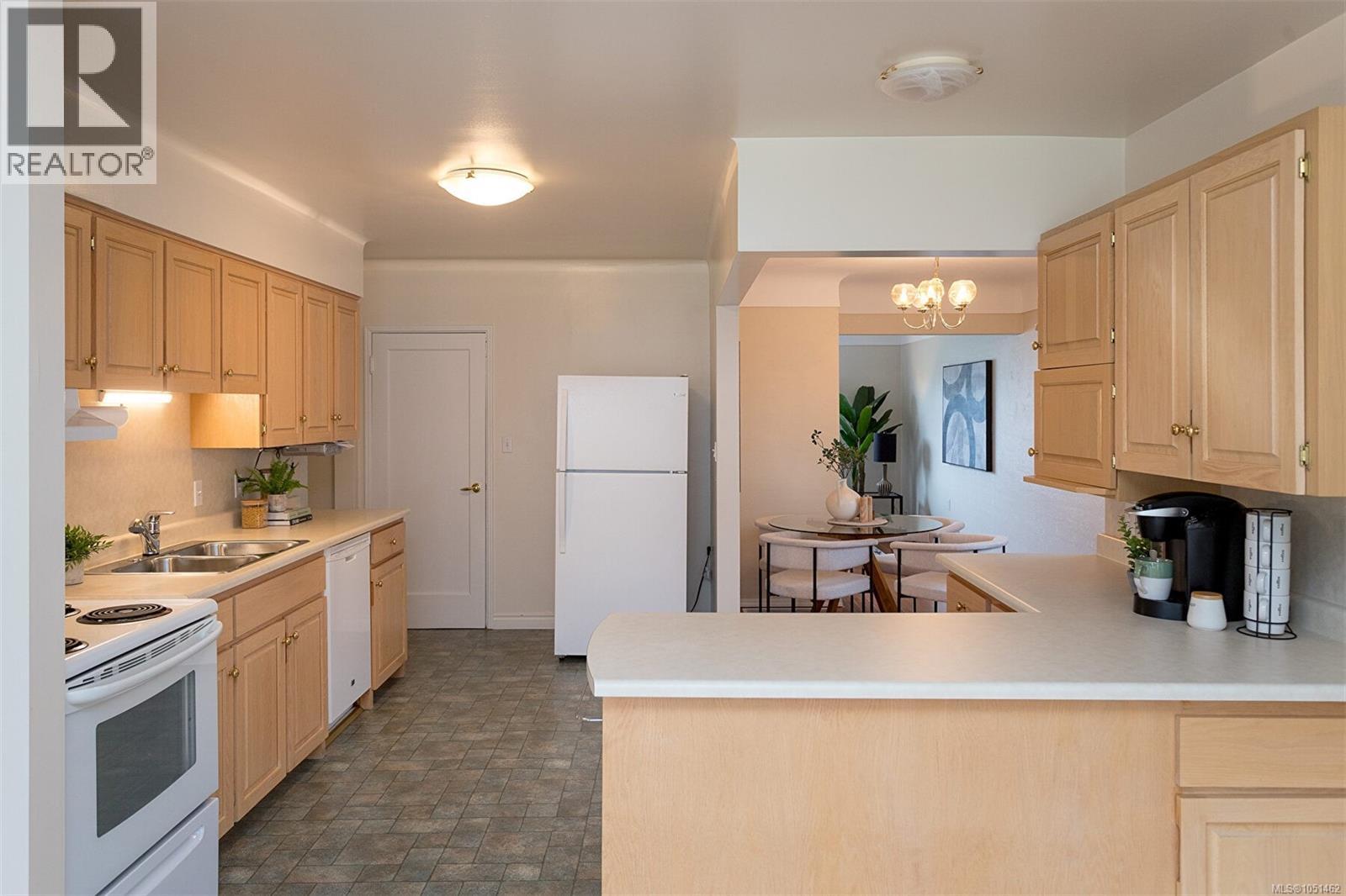 1679 Freeman Ave - Image 8