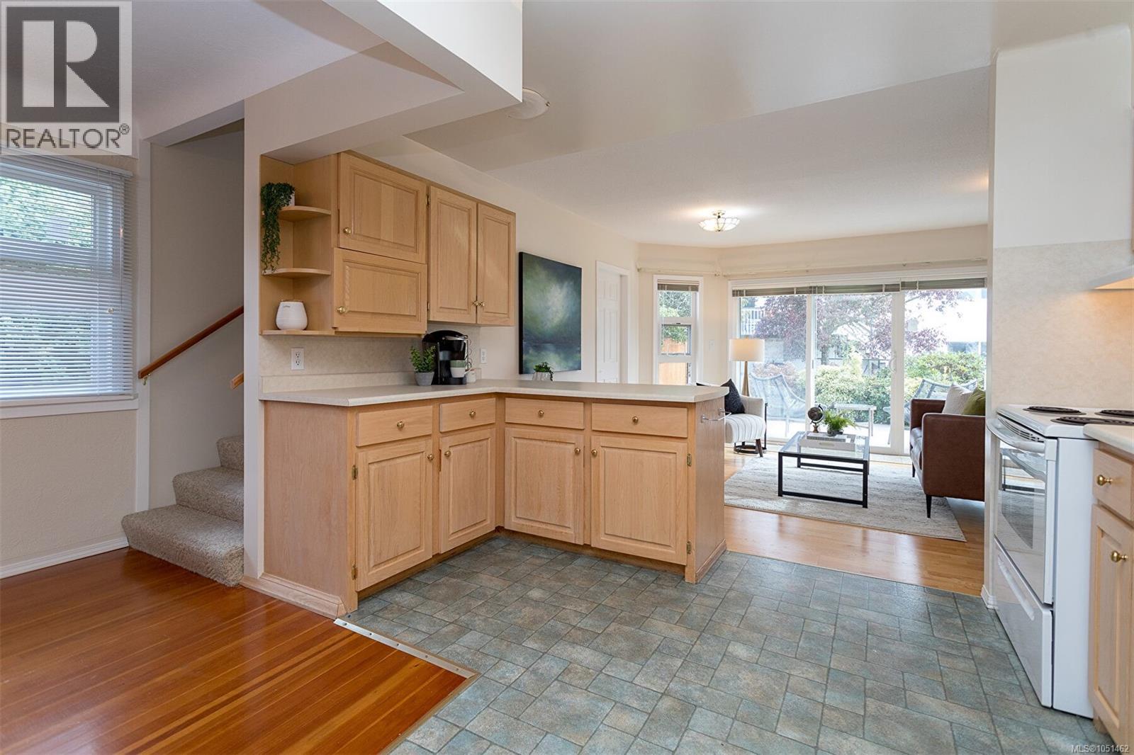 1679 Freeman Ave - Image 9