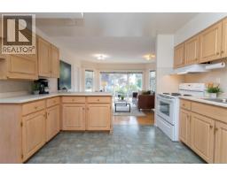 1679 Freeman Ave, Saanich, BC V8P1P5 Photo 10