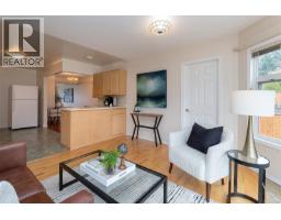 1679 Freeman Ave, Saanich, BC V8P1P5 Photo 12