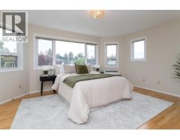1679 Freeman Ave, Saanich, BC V8P1P5 Photo 14