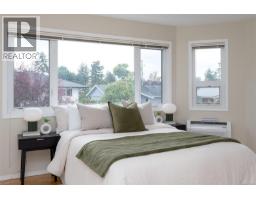 1679 Freeman Ave, Saanich, BC V8P1P5 Photo 16