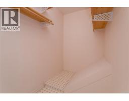 1679 Freeman Ave, Saanich, BC V8P1P5 Photo 17