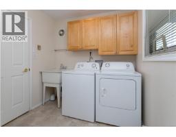 1679 Freeman Ave, Saanich, BC V8P1P5 Photo 23
