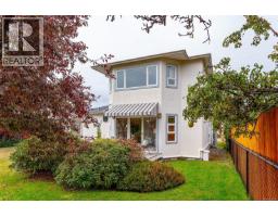 1679 Freeman Ave, Saanich, BC V8P1P5 Photo 31
