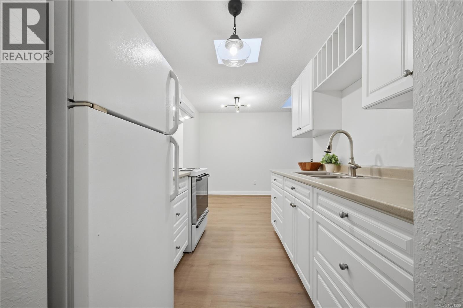 #411 909 Pembroke St - 2