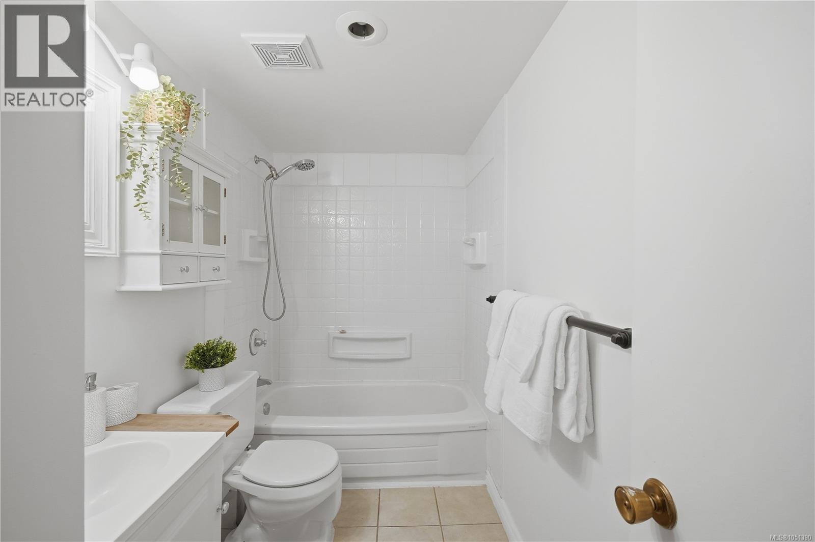 #411 909 Pembroke St - 21