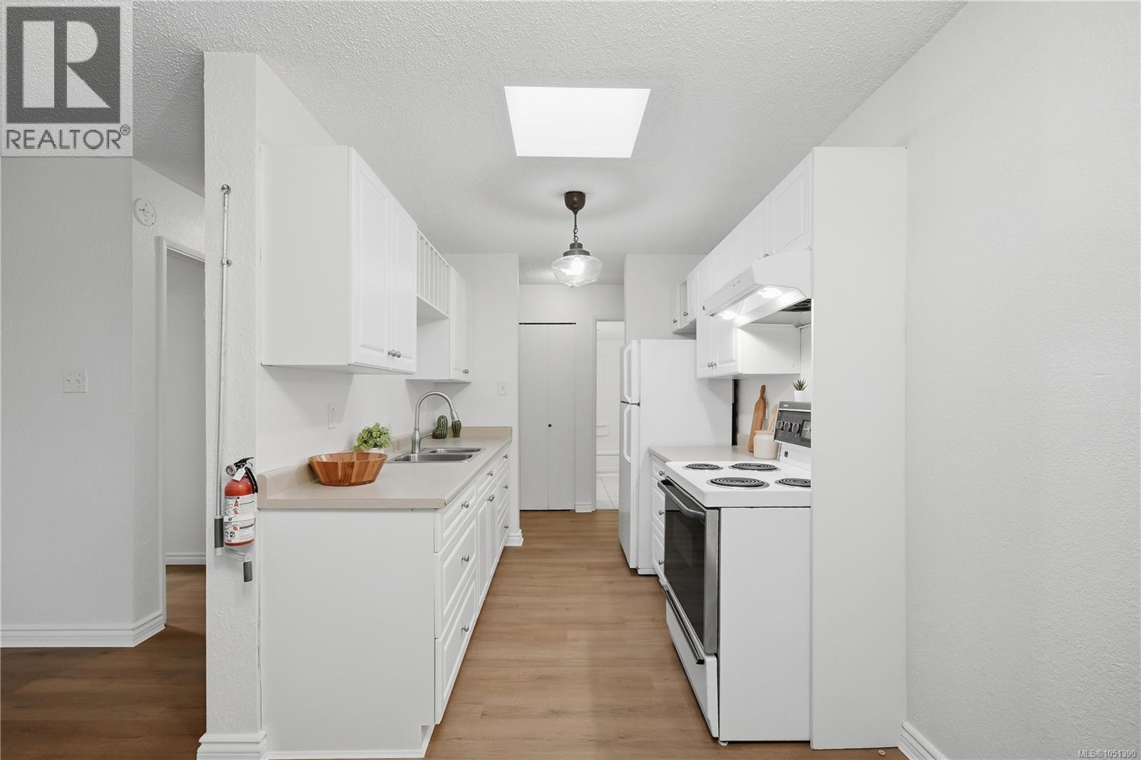 #411 909 Pembroke St - 5