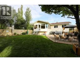 115 Mt. Crandell Cres W - photo 2