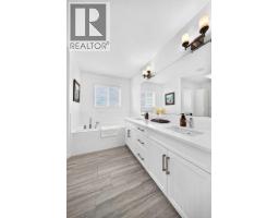 4pc Bathroom - 17 Masters Terrace Se, Calgary, AB T3M2C1 Photo 18