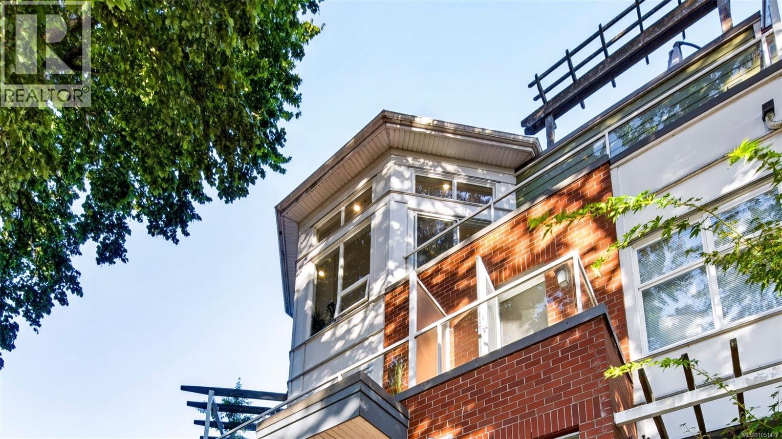 #15 60 Dallas Rd - 44