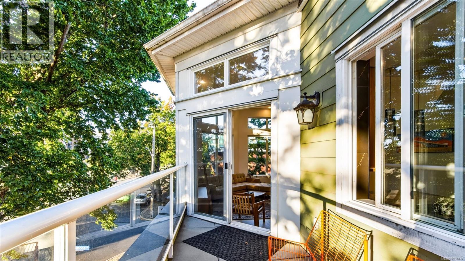 #15 60 Dallas Rd - 55