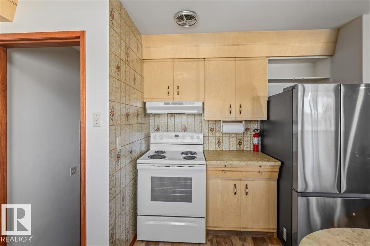 7627 128A AV NW - 14
