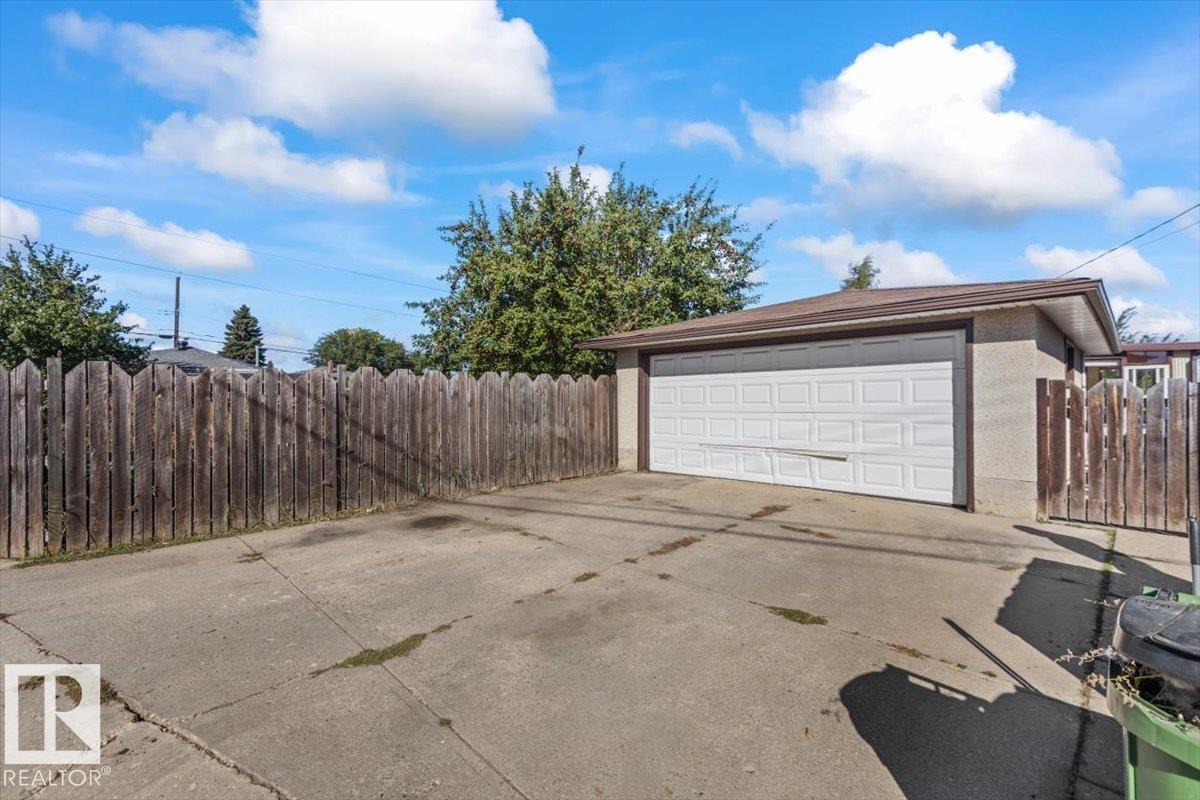 7627 128A AV NW - 40
