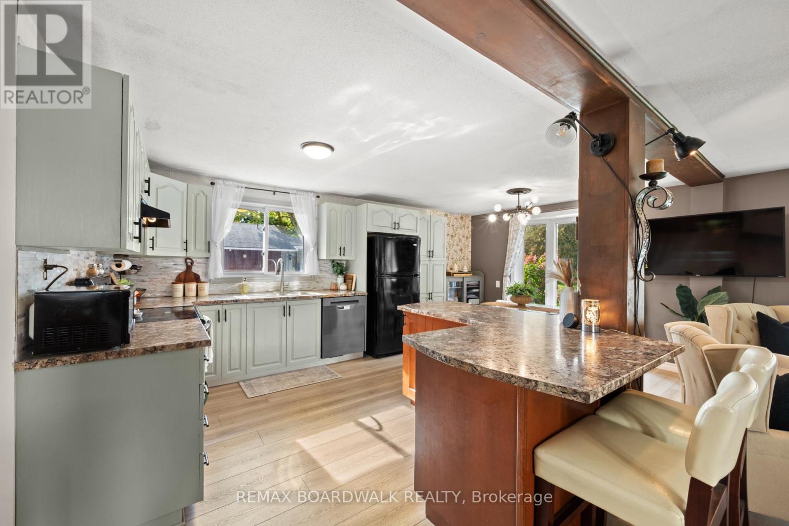 353 CHURCHILL ROAD E - Image 18