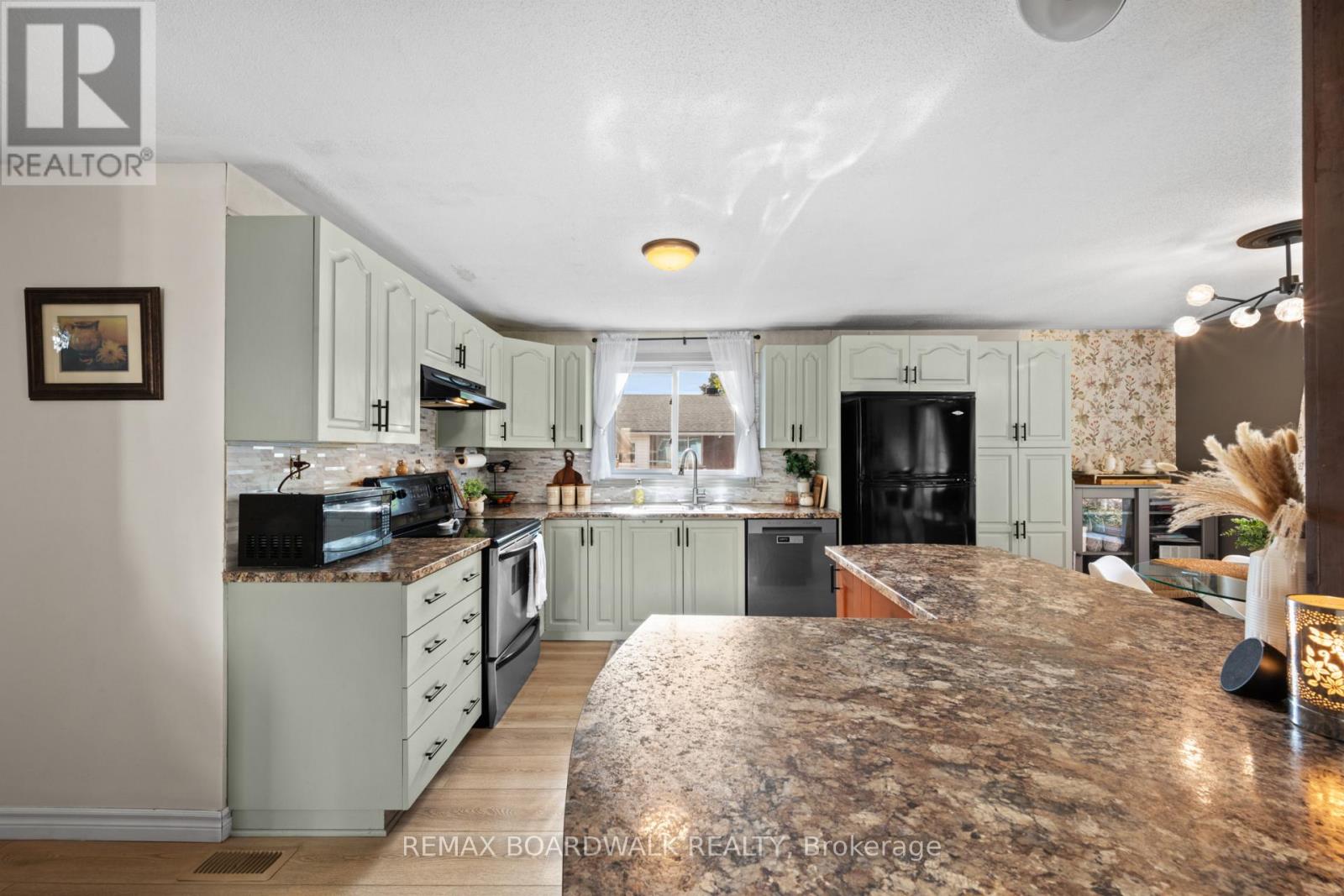 353 CHURCHILL ROAD E - Image 19