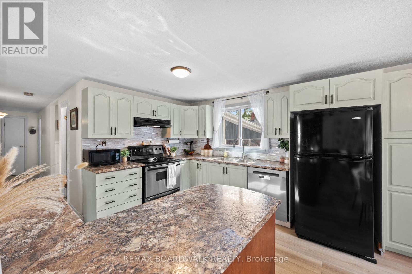 353 CHURCHILL ROAD E - Image 21