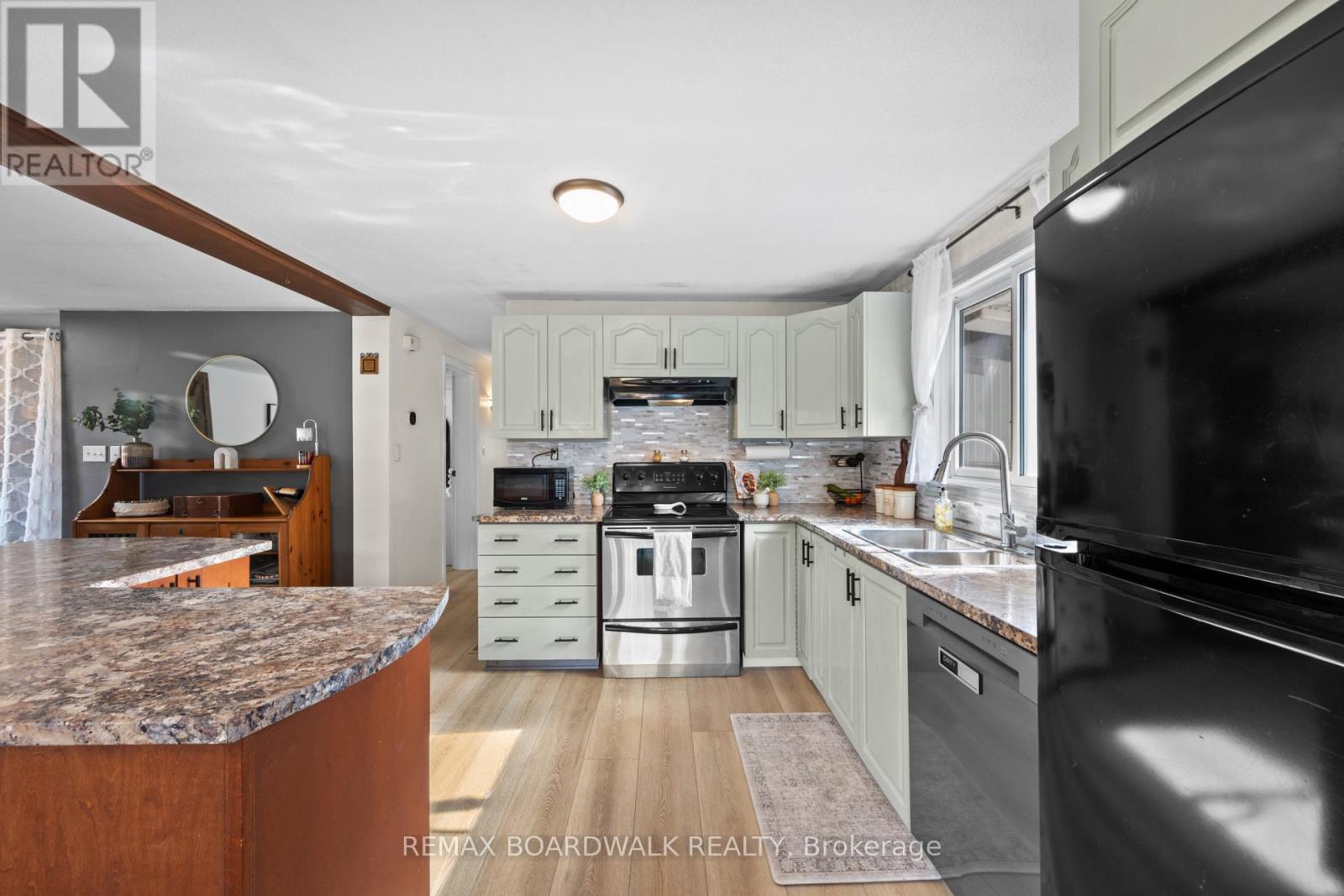 353 CHURCHILL ROAD E - Image 23