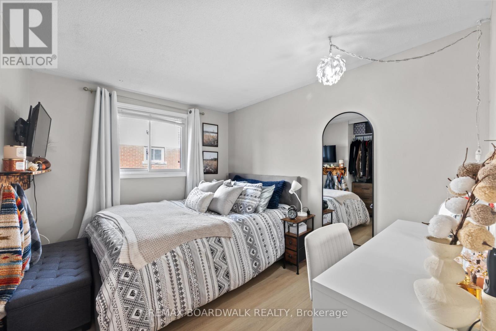 353 CHURCHILL ROAD E - Image 35