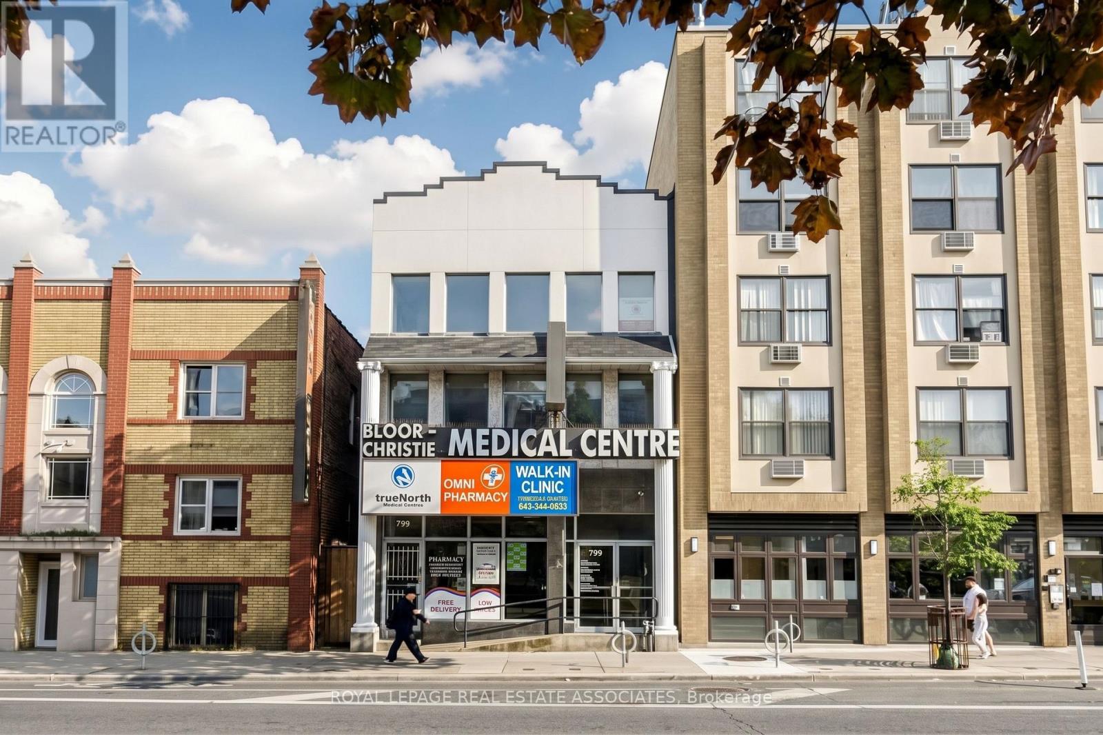 799 BLOOR STREET W
