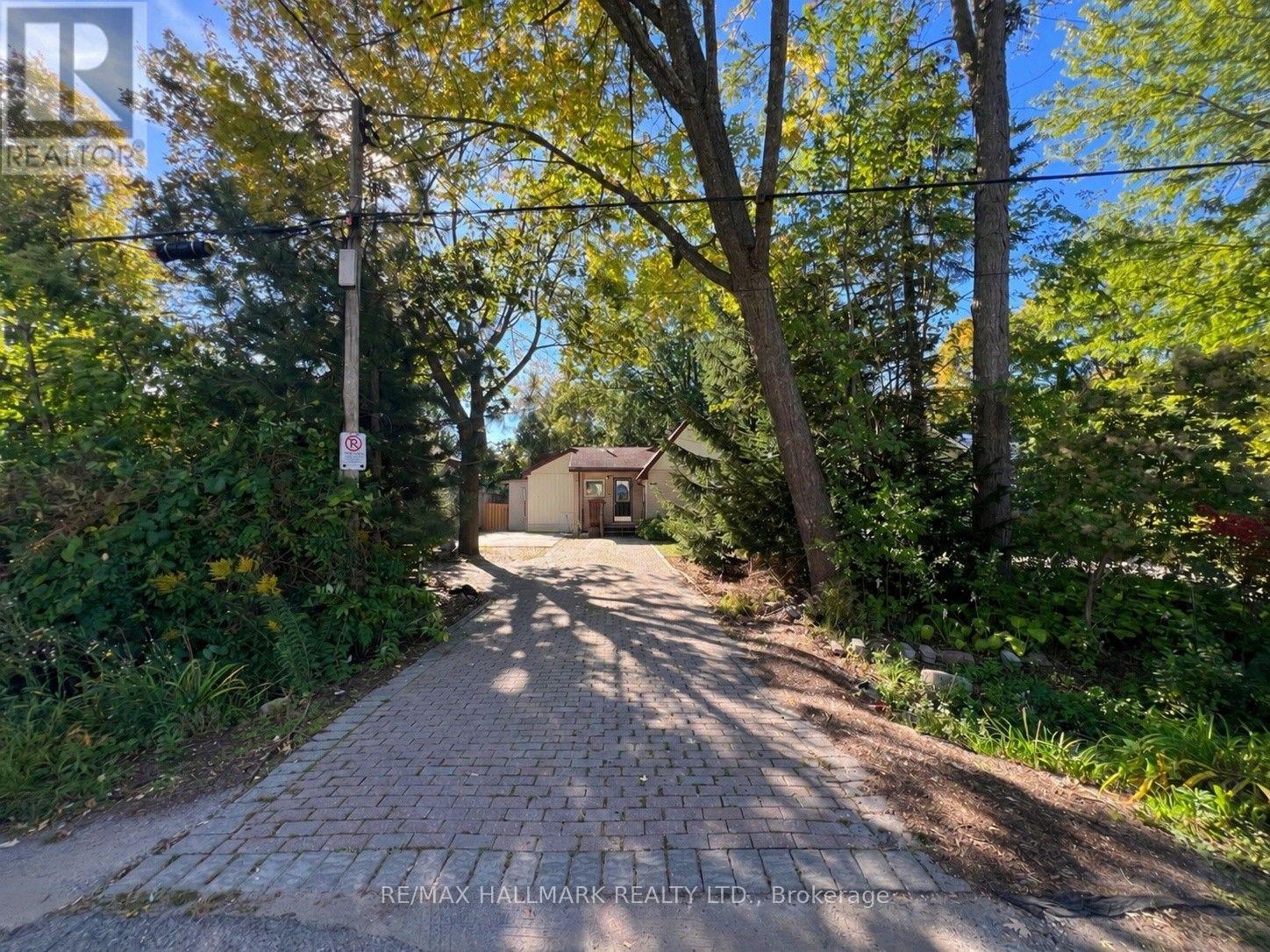 36 FERGUS AVENUE N - 14