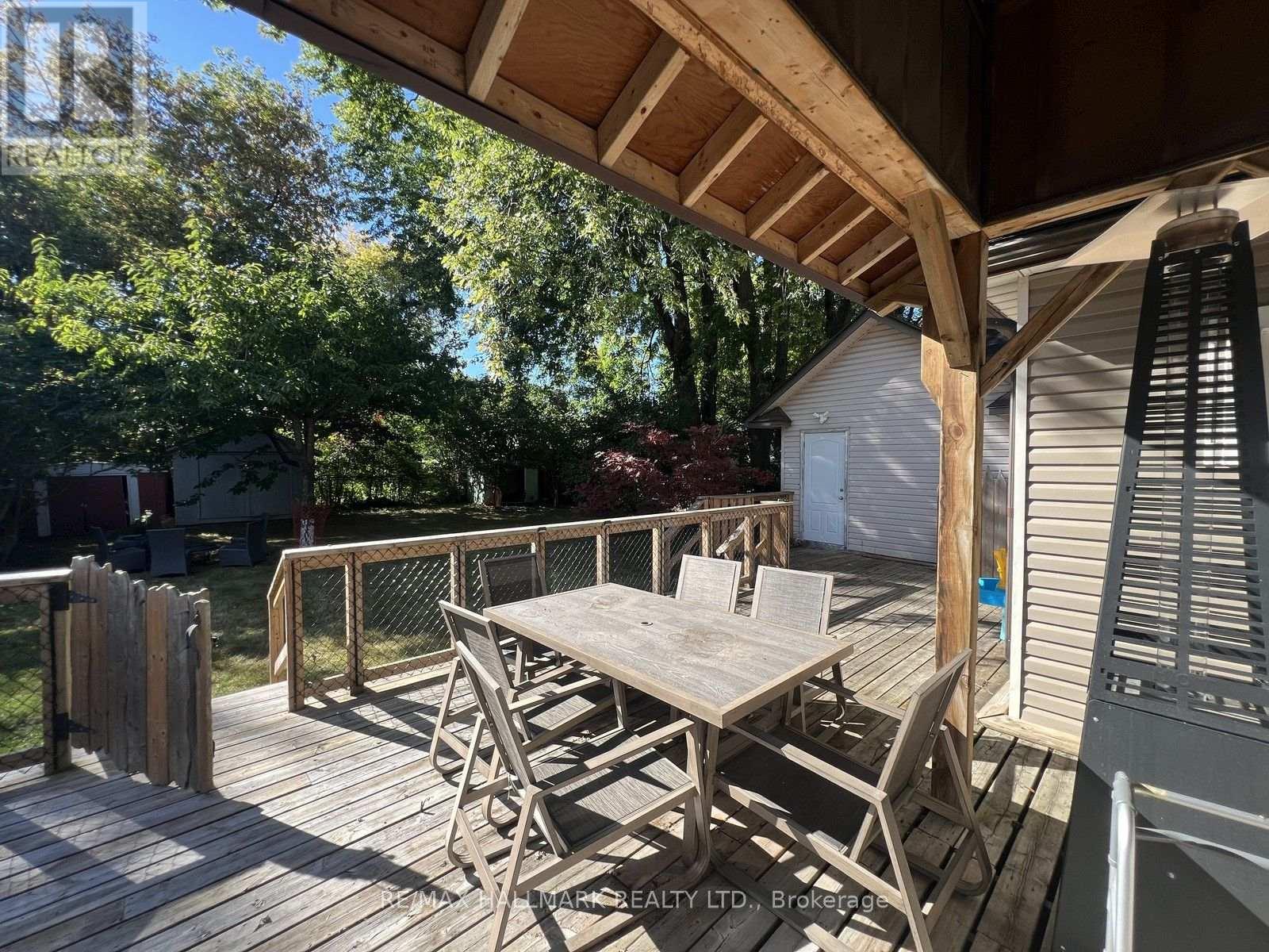 36 FERGUS AVENUE N - 15