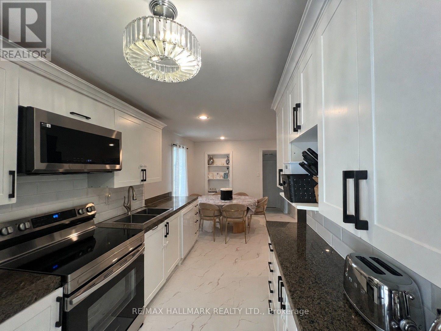 36 FERGUS AVENUE N - 7
