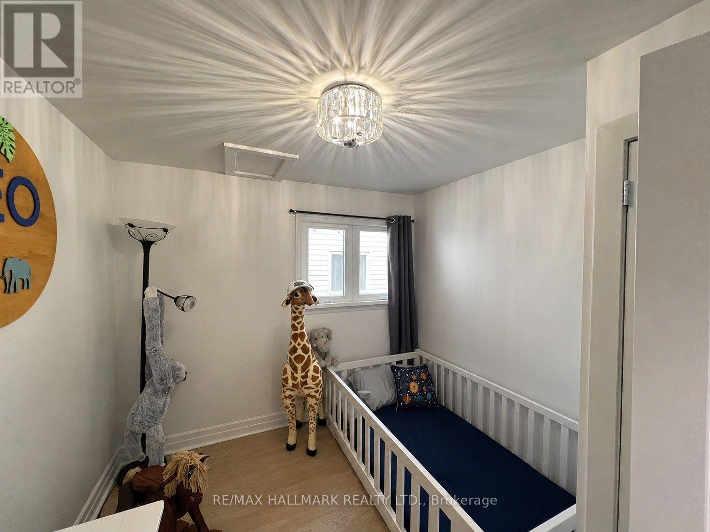 36 FERGUS AVENUE N - 9