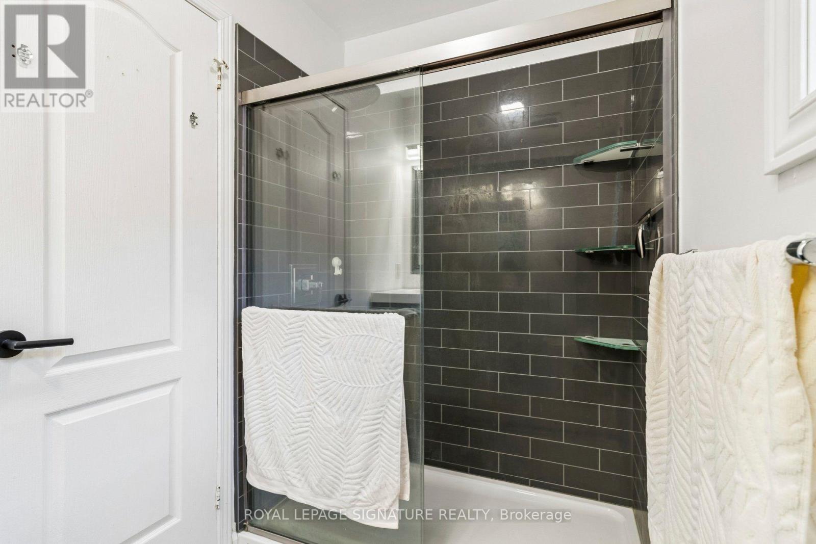 19 Ballymore Drive, Aurora, ON photo 35