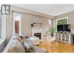 Family room - 19 Ballymore Drive, Aurora, ON L4G7E6 Photo 8